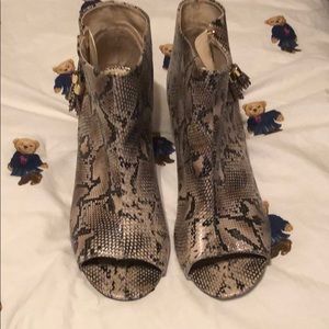 Shoes snakeskin cream and black...